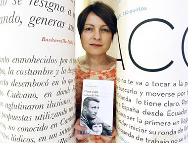 Clara Con Su Libro